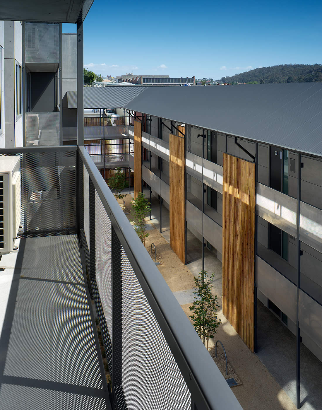 40 Brisbane Street, Hobart, Tasmania: Two linked building wings run the site length, with the lower 3 storied northern block allowing sunlight into all apartments of all 5 stories across the courtyard on the south. Photo by Ray Joyce.