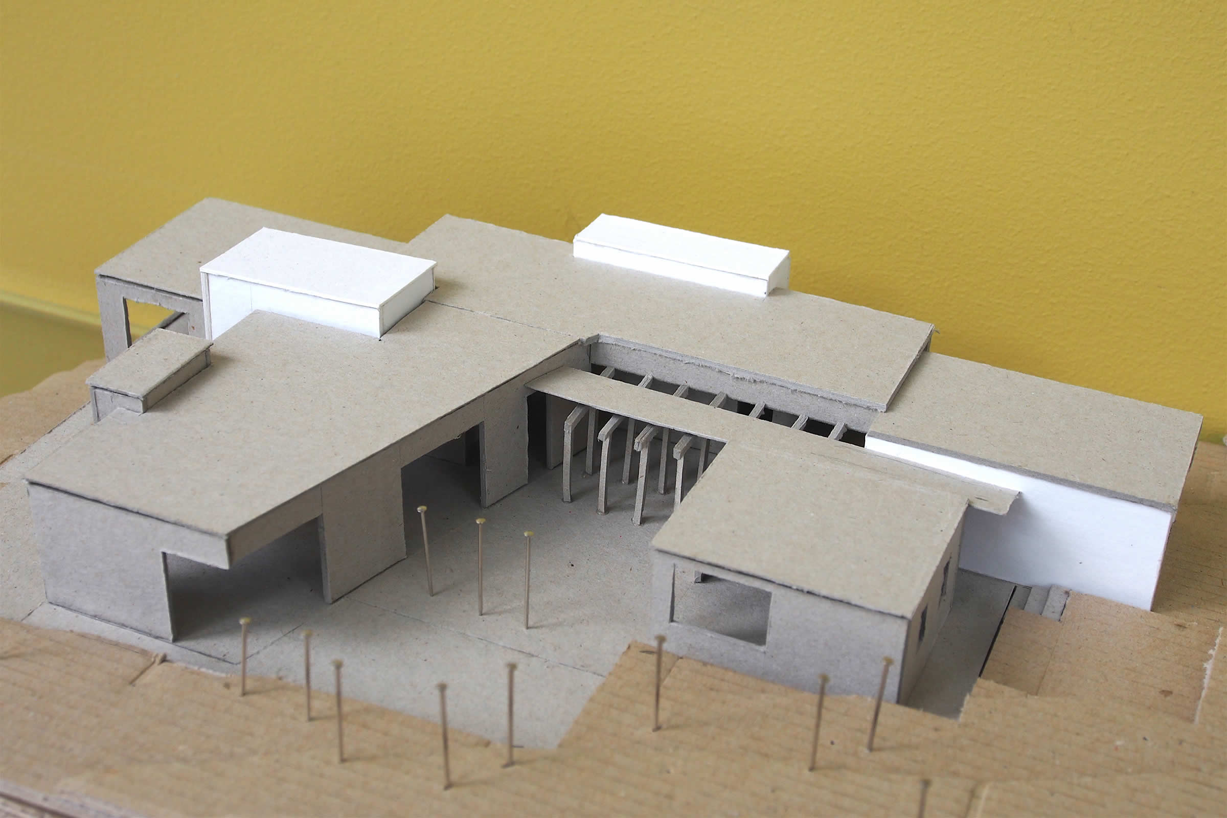 House Rumsey: 3D working model illustrating interplay of form, massing, contrasting scale and spatial enclosure, wall planes and openings, indoor–outdoor relationships and movement flow, with levels and placement determined by the site topography.